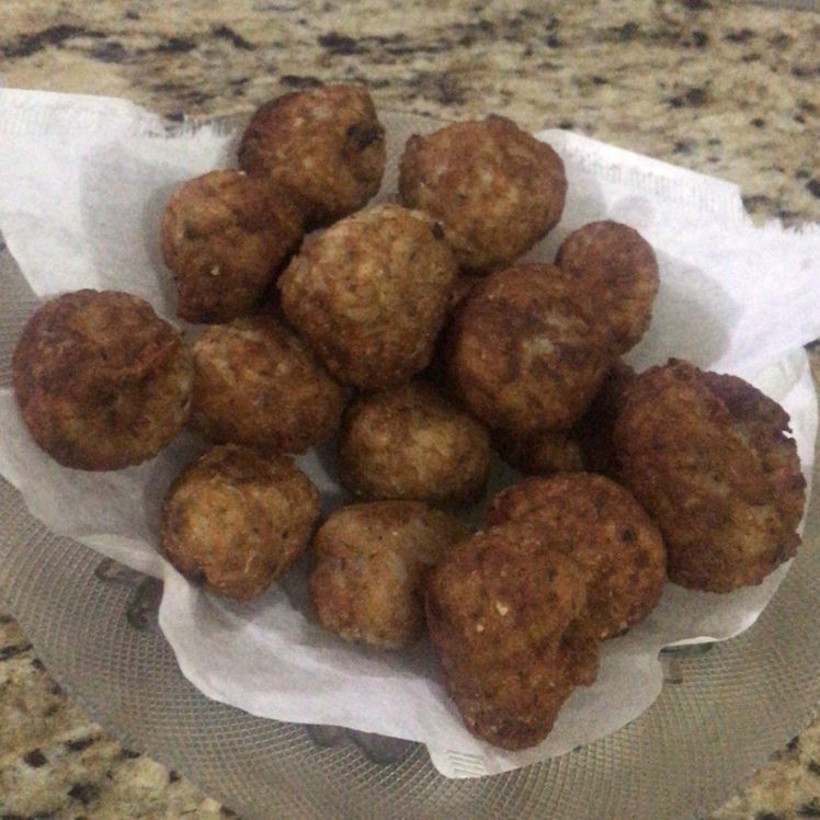 Bolinho de arroz com queijo e sardinha