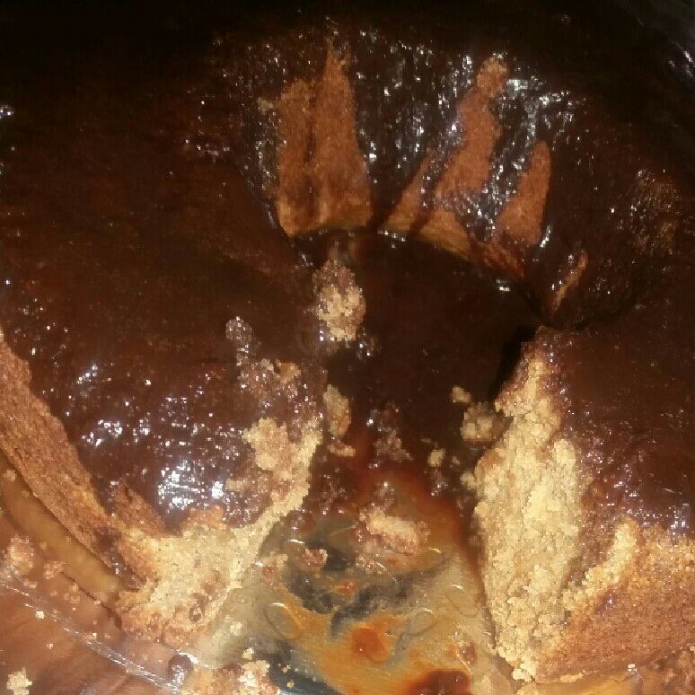 Bolo de chocolate sem ovos com cobertura