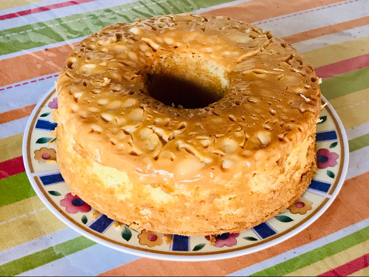 Bolo de coco com Leite condensado cozido