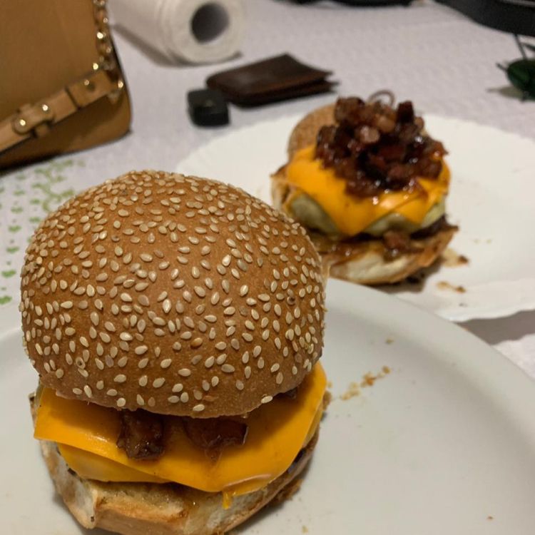 Hambúrguer com geleia de bacon