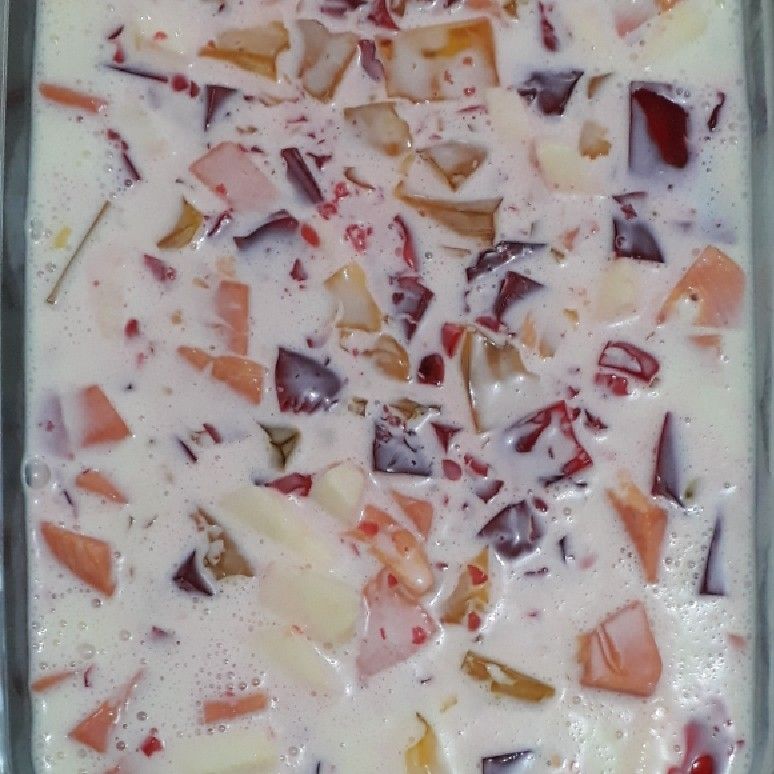 Salada de fruta cremosa com gelatina