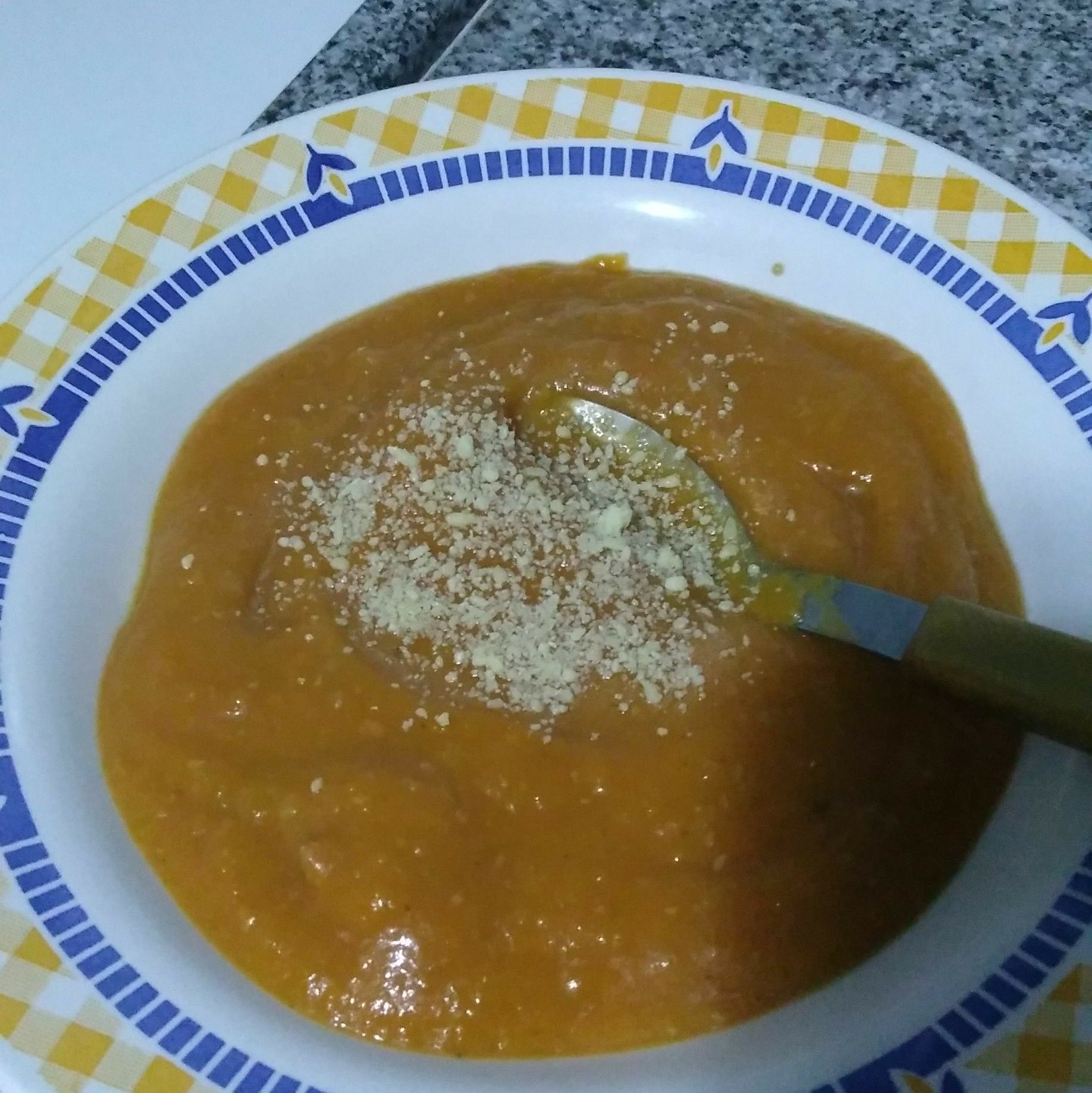 Sopa de abóbora com batata