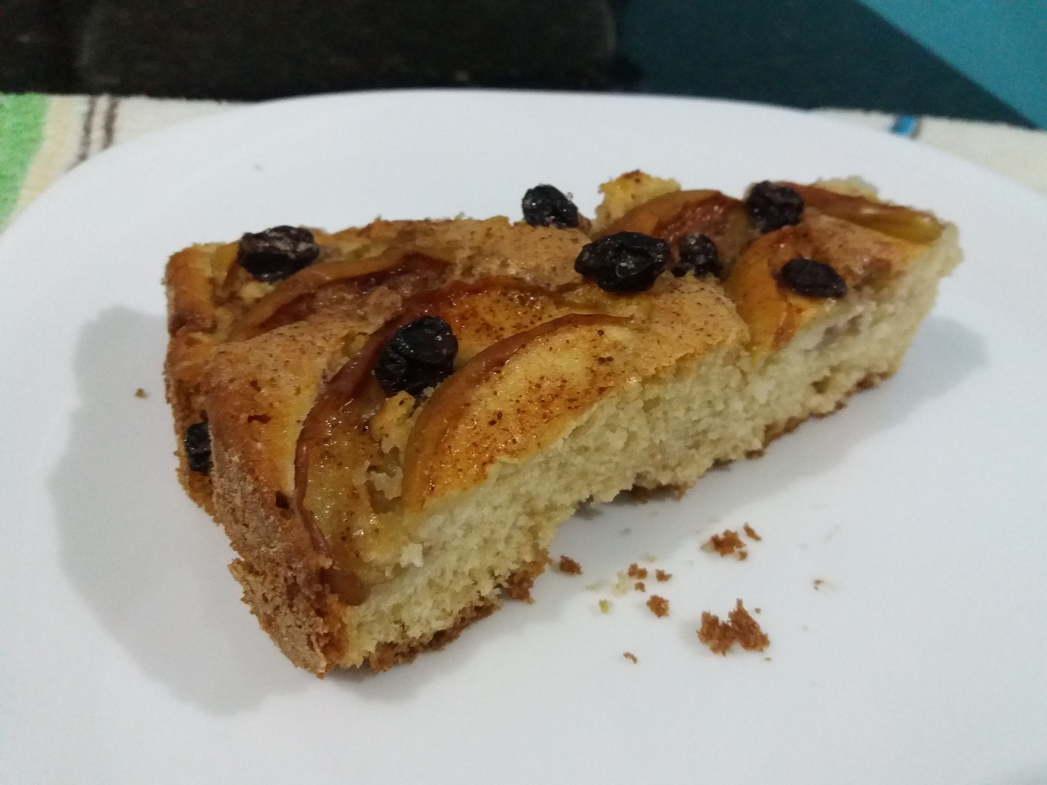 Torta de maçã com uvas passas