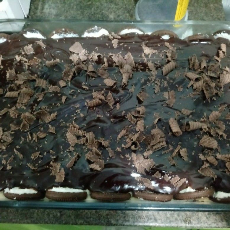 Torta maracujá e biscoito sabor chocolate com recheio de baunilha
