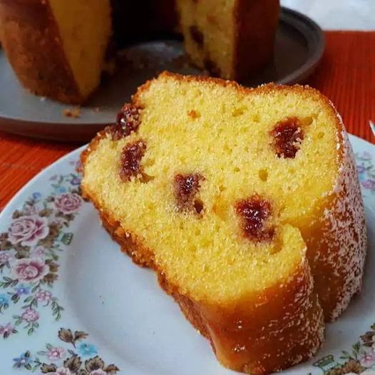 BOLO DE FUBÁ COM GOIABADA, ESSE FICA FOFINHO E MUITO SABOROSO!!