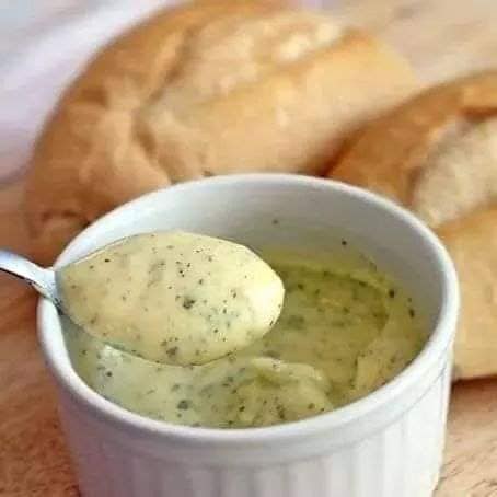 Creme de alho para fazer deliciosas torradas e também pão de alho fica uma delícia…