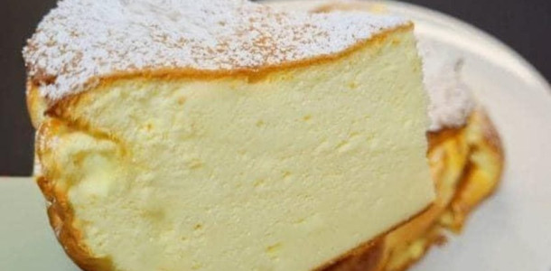 Nunca comi um bolo de aveia e iogurte tão fofinho quanto uma nuvem. Sem farinha, sem açúcar. Todo mundo vai querer a receita!