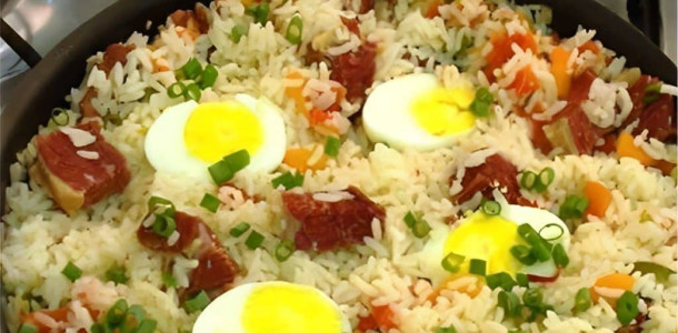 Arroz carreteiro da roça uma refeição completa e deliciosa feita em uma só panela