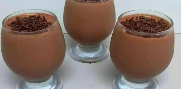 Mousse de chocolate feito com Nescau: é prático e muito saboroso…