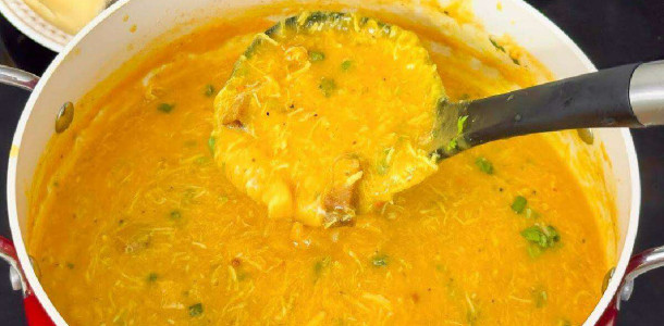 Caldo de kenga bem cremoso e fácil de fazer para o almoço ou jantar